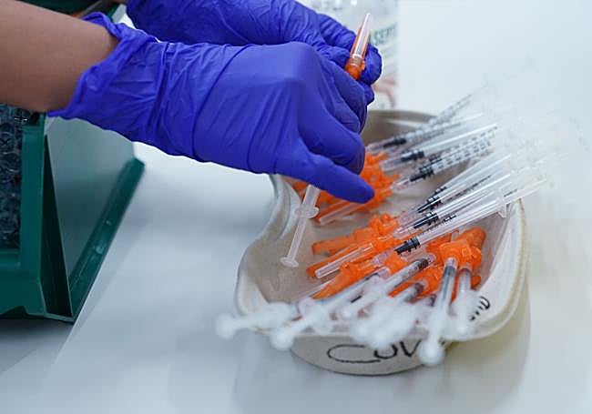 Dosis preparadas de la vacuna frente a la covid.